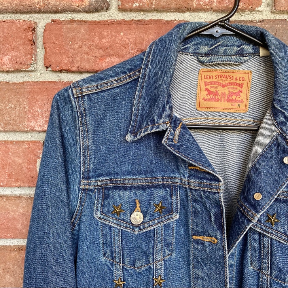 LEVI’S DENIM JACKET
